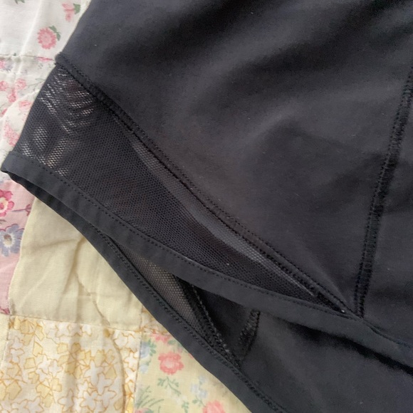 Lululemon hotty hot shorts 2.5” - Picture 2 of 5